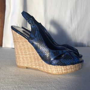 NWOT WHBM Cobalt Blue Snakeskin Wedge Sandal